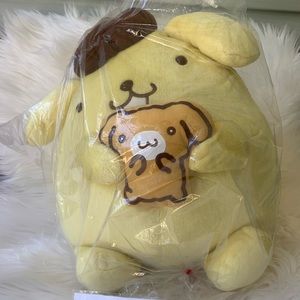 Pompompurin holding muffin